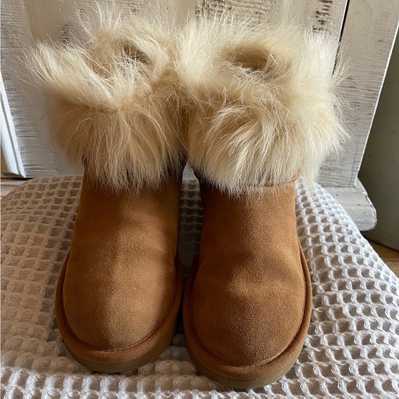 UGG Shoes - Chestnut Uggs with Fur